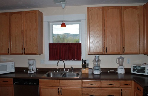 Chama House | Downtown Main St. Views of the Cumbres pass. Walk to the train, shops & dining.