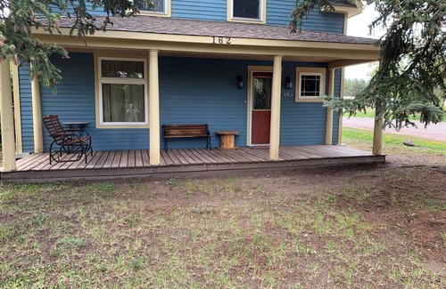 Chama House | Downtown Main St. Views of the Cumbres pass. Walk to the train, shops & dining.