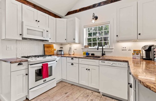 Newburyport House | Downtown Oasis | Garden Retreat + Private Bunkhouse