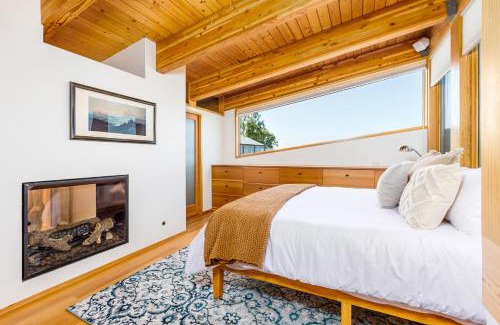 Downtown Anchorage House | Downtown Oceanview Luxury Home