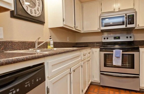 Waller Creek District Condo | Downtown Poolside 2 Bedroom