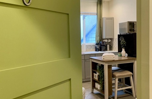 Moscow Apartment | Downtown Studio - Green