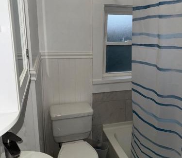 Willoughby Apartment | Downtown Willoughby historical district Gem 4