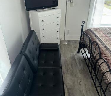 Willoughby Apartment | Downtown Willoughby historical district Gem 4