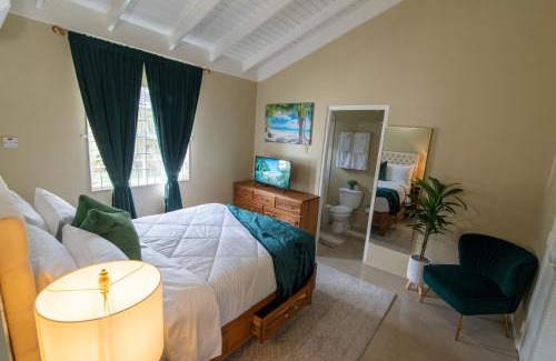 Mammee Bay Apartment | Drax Hall-Near Ocho Rios-King Bed-Pool-BBQ Grill-Gated Complex-Free Parking-Free Wifi 100Mbps