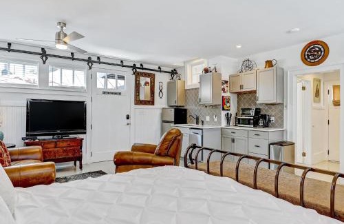 Thomas Square Apartment | Drayton Place Carriage Unit 1