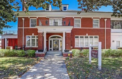 Thomas Square Apartment | Drayton Place Carriage Unit 1