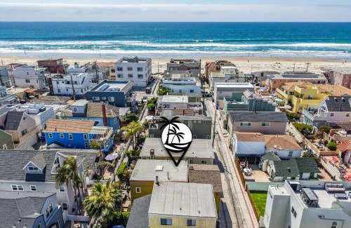 Mission Beach House | Dream 2 Story Home! Steps to the Ocean, Private Patio, AC, Hot Tub & BBQ