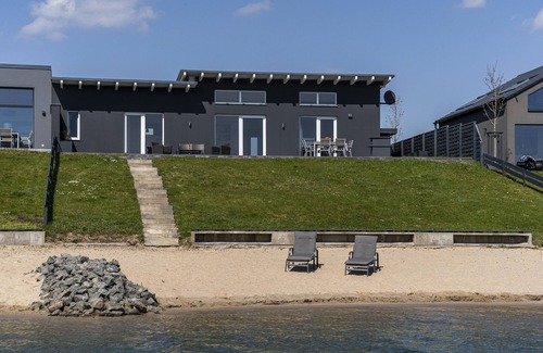 Lobnitz House | Dream house/private beach 120m², sauna, air conditioning,terrace,garden,barbecue,boat