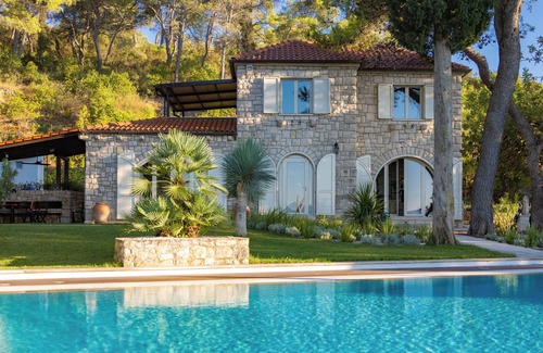 Rogac House | Dream property right on the water