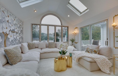 Lake Grove House | Dreams of Paradise Luxury Home with Pool!