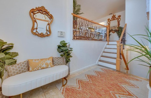 Lake Grove House | Dreams of Paradise Luxury Home with Pool!