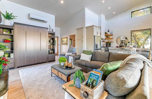 Roseburg House | Dreamy Hilltop View Roseburg Retreat with Hot Tub!