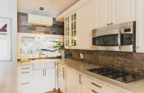 Brighton Cottage | Dreamy lakefront cottage - 20 min from Ann Arbor!