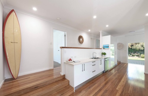 Swansea House | Drift by the Bay - Sleeps 8, minutes to everything