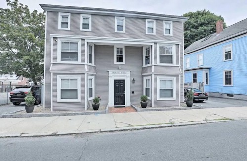 Newburyport Apartment | Drift Suite at The Hygge House