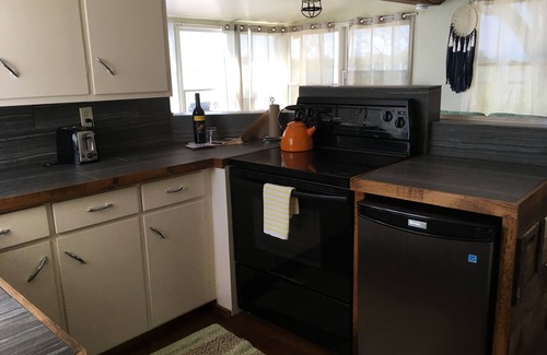 Amherstburg Cottage | Drifted Inn - Riverfront Cabin