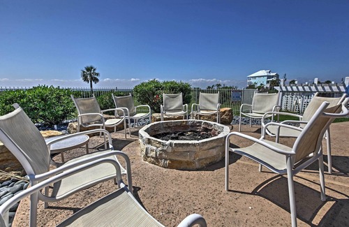 Red Fish Cove Apartment | 'driftwood' Galveston Resort Escape w/Deck & View