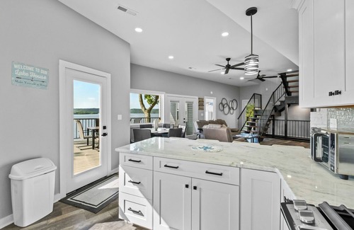 Fairland House | Driftwood Lodge: Boat Dock, Game Room & Lake Views