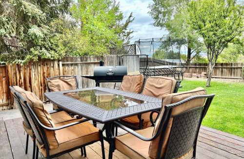 Northeast Reno House | DT Reno - 4BR Home with Patio, BBQ Grill, Games Room
