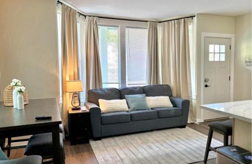 Renton Apartment | DT Stylish & Newly Renovated Home 2BR Sea Tac 6 Miles with AC