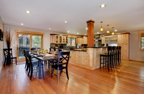 Country Club Estates House | Dual Master Suites, Pool Table, 3500 Sq. ft, Luxury Home, 5 Bedroom, Discounts,