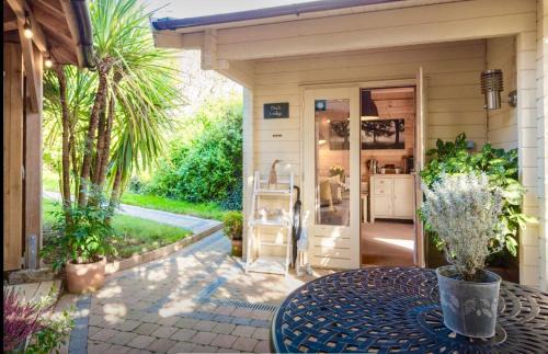 Pyecombe House | Duck Lodge B&B with Hot Tub