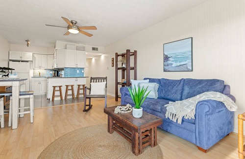 Duck Condo | Duckburgh - Ocean view, Updated, 2 min. walk to the beach