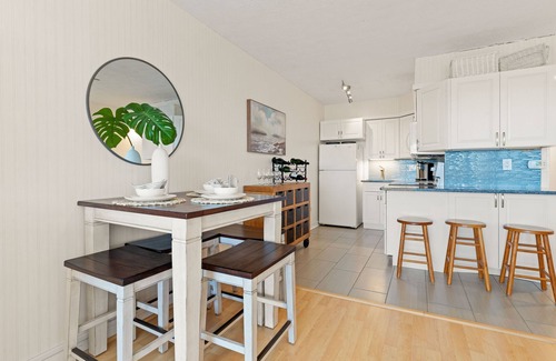 Duck Condo | Duckburgh - Ocean view, Updated, 2 min. walk to the beach