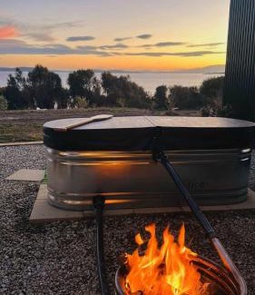 Murdunna House | Dunalley Bay Beachfront Retreat by Tiny Away