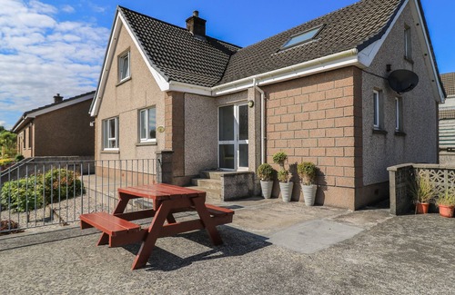 Stornoway Cottage | DUNARD VILLA, family friendly, character holiday cottage in Stornoway