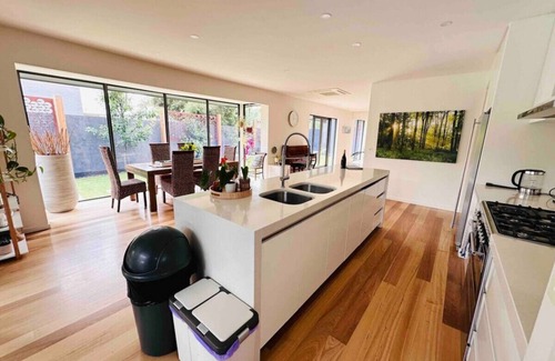 Torquay House | Dunes Pool & Spa Retreat