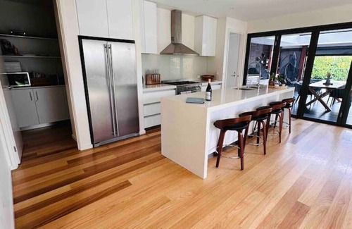 Torquay House | Dunes Pool & Spa Retreat