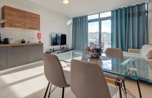 Mosta Apartment | Duplex 2BR penthouse with Balcony, Rooftop & Views