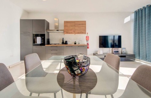 Mosta Apartment | Duplex 2BR penthouse with Balcony, Rooftop & Views