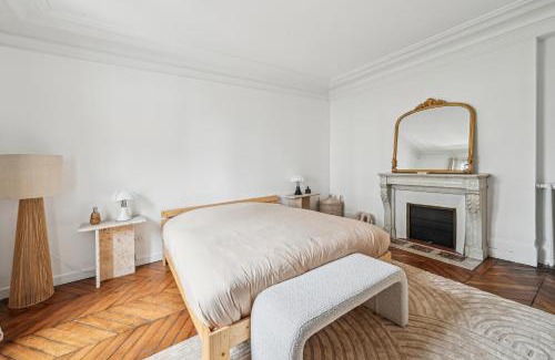16th Arrondissement Apartment | Duplex avec billard à côté de la Tour Eiffel !