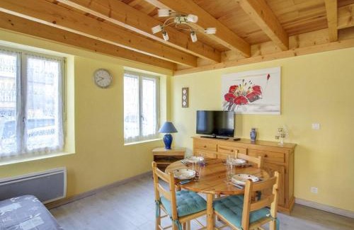 Cauterets Apartment | Duplex cosy 4 pers au centre de Cauterets, proche télécabine, skis et commerces - FR-1-401-27