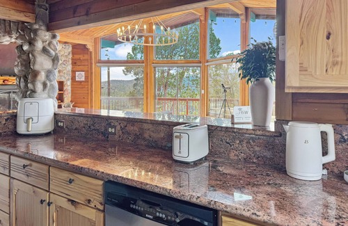 Ruidoso Cabin | Dusk & Cedar: Panoramic View with Hot Tub, Dog Friendly