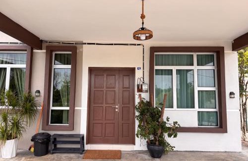 Ayer Molek House | Duyong Damai Homestay by KOWBMAS