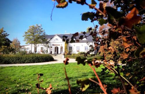 gmina Klimontow Bed & Breakfast | Dwór na Wichrowym Wzgórzu