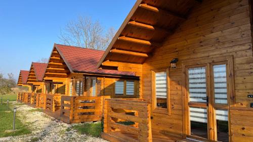 Miedzylesie House | Dwór Piotra i Pawła- pokoje i domki