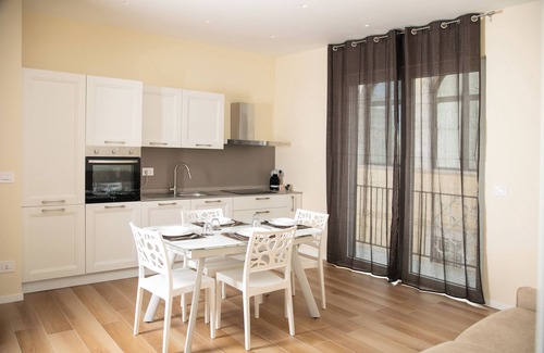 Bitonto Apartment | Dwelling Amelia Apartment 4, spacious and tastefully finished, centrally well served.