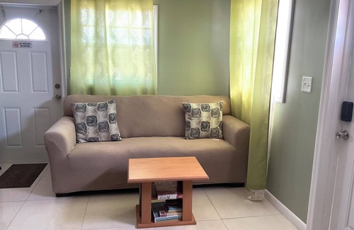 George Town Apartment | E.B.Rentals Unit#1 - Central locationn5 minutes from Airportn2 bedroom, 1bath