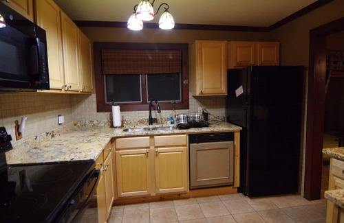 Lake George Cabin | Eagle's Nest at Adirondack Lodge- 3 BR Cabin -8 mins to Lake George Village!