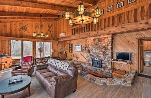 Baraboo House | Eagles Nest - Baraboo Cabin on Wisconsin River!
