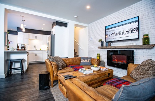 Revelstoke House | Eagles Nest - Townhouse with a View