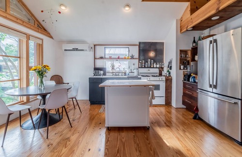 Blackshear-Prospect Hill House | East Austin Retreat with Sauna and Cold Plunge