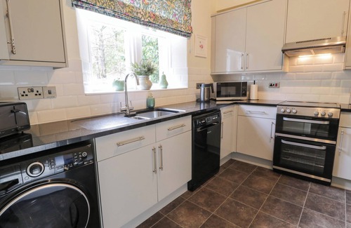 Banchory Cottage | EAST LODGE - CRATHES CASTLE, pet friendly, with a garden in Banchory