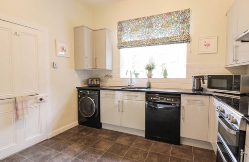 Banchory Cottage | EAST LODGE - CRATHES CASTLE, pet friendly, with a garden in Banchory