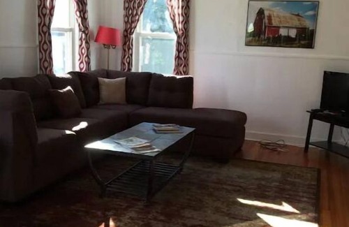 Great Barrington Apartment | Eastbungalow